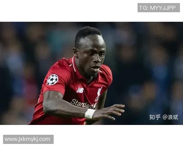 足球球星黑笔画：艺术与运动的完美融合，展现传奇人物的独特风采